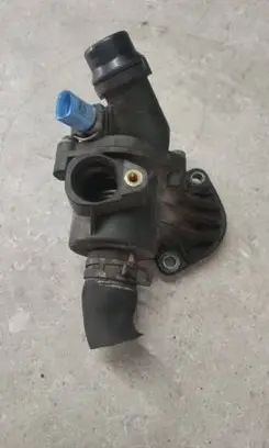 Audi A4 S4 B6 8E 8H Thermostat housing 06B121111B