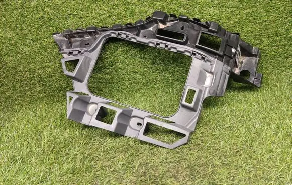 Volkswagen Touareg II Rear bumper mounting bracket 7P6807393 20105281