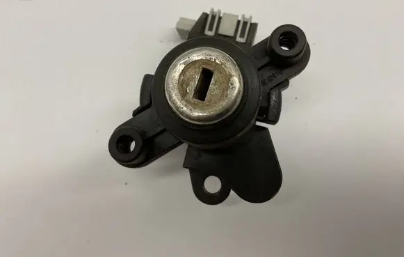 BMW 3 E46 Tailgate exterior lock 8241088