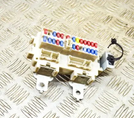 Infiniti FX Relay mounting block 3325CG000