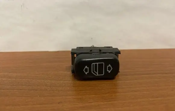 Mercedes-Benz E W210 Electric window control switch 2108208210 B412