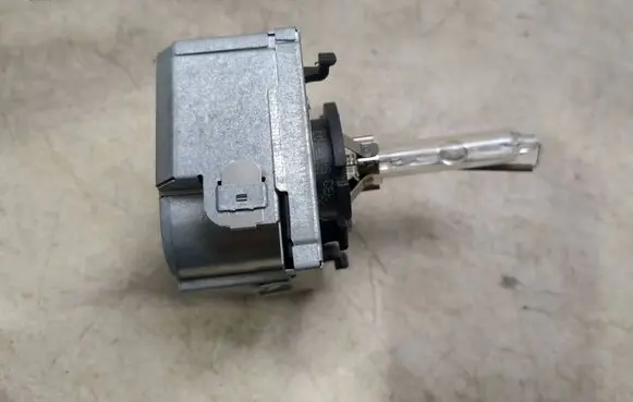 Land Rover Discovery 3 - LR3 Headlight ballast module Xenon 5DD00831950