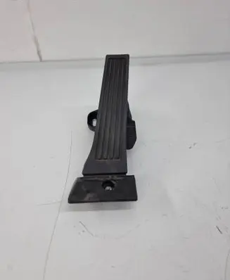 Accelerator throttle pedal