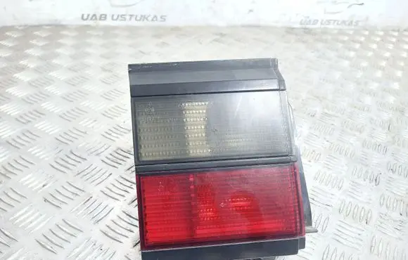 Volkswagen PASSAT B3 Tailgate rear/tail lights 357945107B