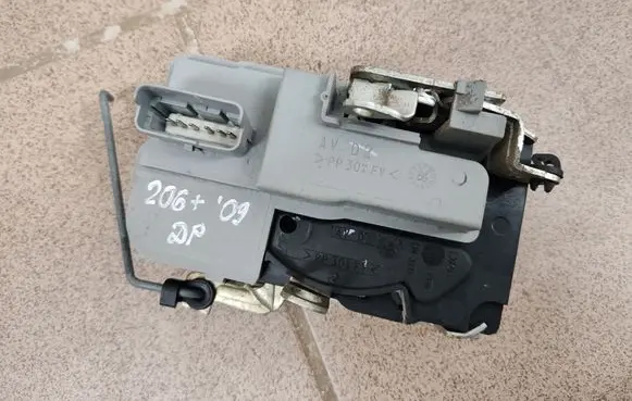 Front door lock