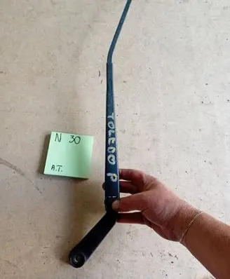 Seat Toledo II (1M) Front wiper blade arm 1M1955410B