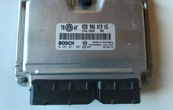 Volkswagen PASSAT B5.5 Engine control unit/module 038906019KE 0281011201 EDC15P