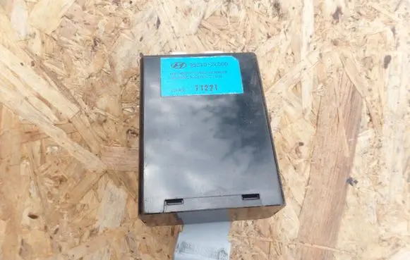 Hyundai i30 Air suspension control unit module (rear) 952102L000
