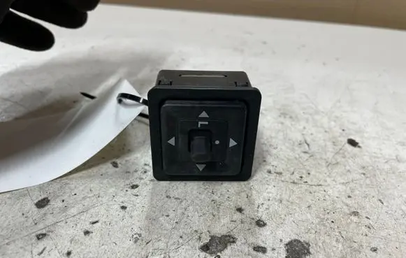 Mitsubishi Pajero Wing mirror switch 5F19