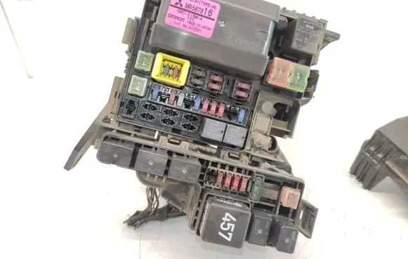 Mitsubishi Grandis Fuse box set MR587816 G8C218MA 2125D1