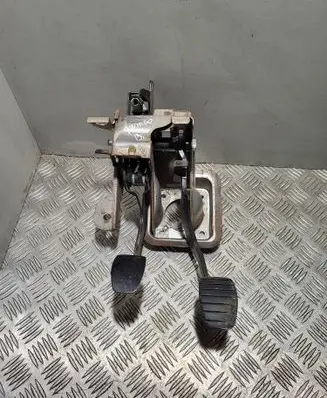 Renault Twingo II Brake pedal 