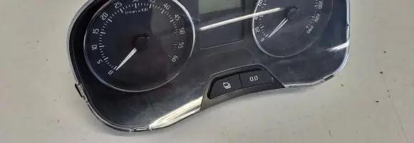 Speedometer (instrument cluster)