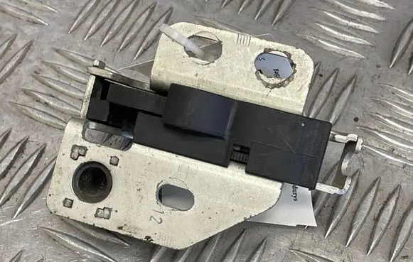 Loading door lock