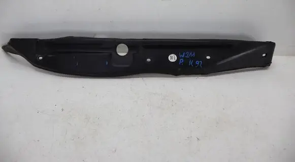 Mercedes-Benz E W211 Fender end trim A2118890425