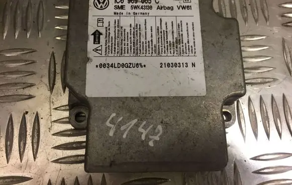 Volkswagen PASSAT B5.5 Airbag control unit/module 1C0909605C 4147