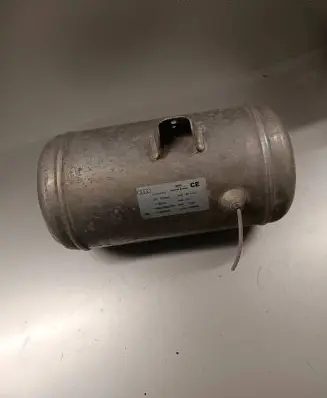 Vacuum air tank