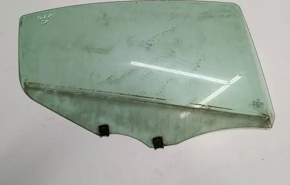 Rear door window glass
