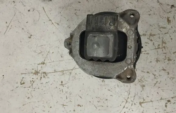 BMW 5 G30 G31 G38 Engine mount bracket F0450117826 26800701 306171213