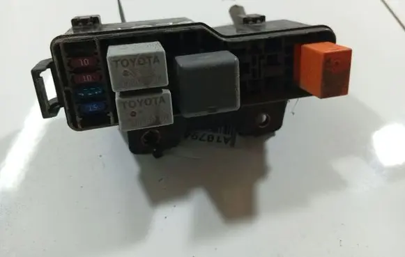 Toyota Corolla Verso AR10 Fuse box set