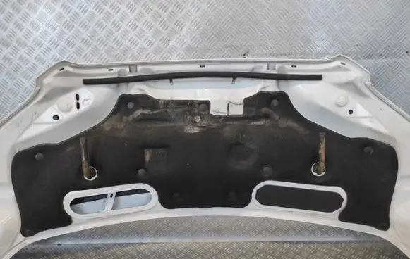 Engine bonnet/hood sound/heat insulation