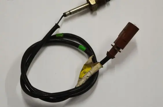 Volkswagen Jetta VI Exhaust gas temperature sensor 04L906088BR