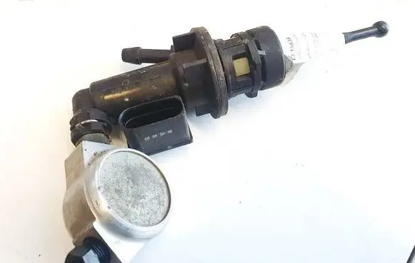 Volkswagen Touran I Clutch master cylinder 1K0721388S