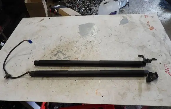 Mercedes-Benz ML W166 Tailgate strut A1668900430 N0290387 0205201