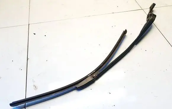 Front wiper blade arm