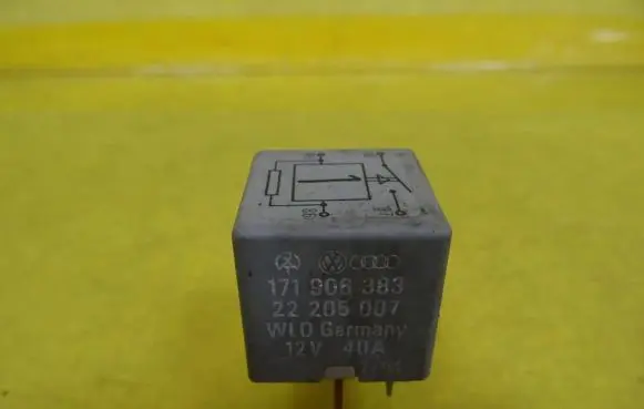 Volkswagen Golf II Other relay 171906383 22205007