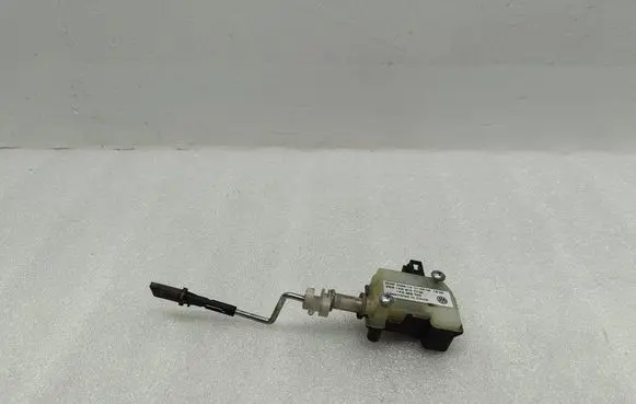 Volkswagen Jetta V Fuel tank cap lock motor 1K5810773A 8066141 1K5959782