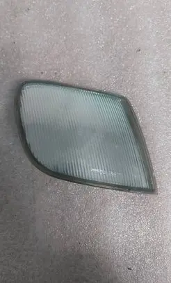 Volkswagen PASSAT B4 Front reflector 185101B