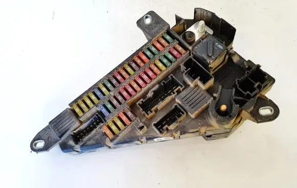 BMW 5 E60 E61 Fuse box cover 690661804 6906618-04