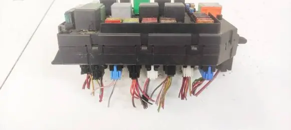 Mercedes-Benz S W221 Fuse box set A2215402250 A2215450001