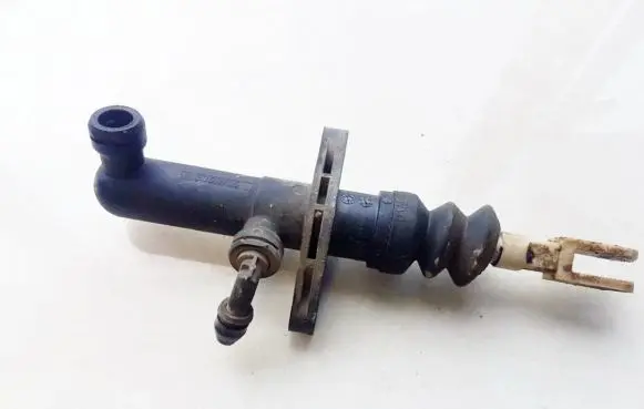 Mitsubishi Carisma Clutch master cylinder 30611705