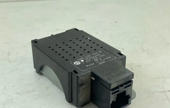Volkswagen Golf Plus Aerial antenna amplifier 5M0035570B 7617310031