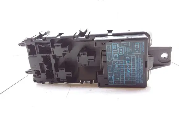 Mitsubishi Carisma Fuse module MR193494