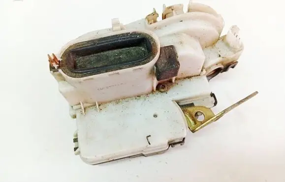 Volkswagen Golf III Front door lock 1H0862153A