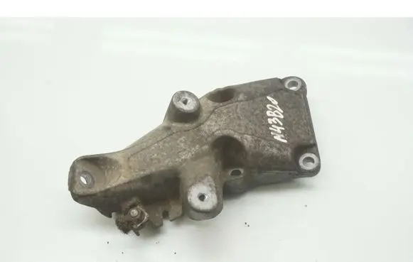 Engine mount bracket