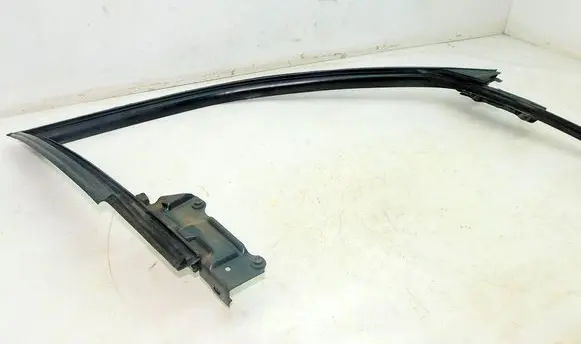 Audi 80 90 S2 B4 Front door window/glass frame 189161
