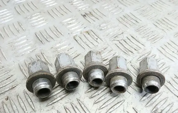 Toyota RAV 4 (XA20) Nuts/bolts 