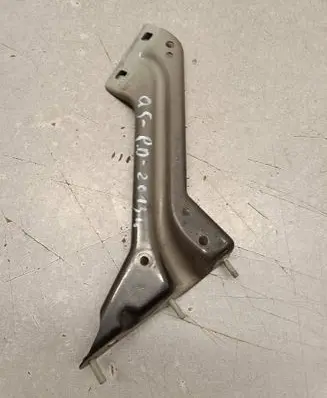 Audi Q5 SQ5 Fender mounting bracket 8R0821135