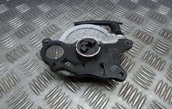 Volkswagen Cross Polo Vacuum pump 03L100J