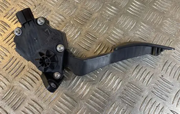 Subaru Impreza IV Accelerator throttle pedal 36010FJ010 1988007960 06P26C00143
