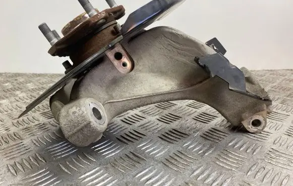 Nissan X-Trail T33 Front wheel hub