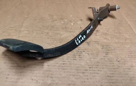 Jeep Cherokee III KJ Brake pedal 