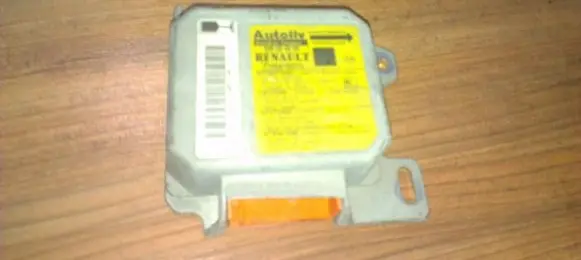 Renault Scenic I Airbag control unit/module 7700415231l 550509900
