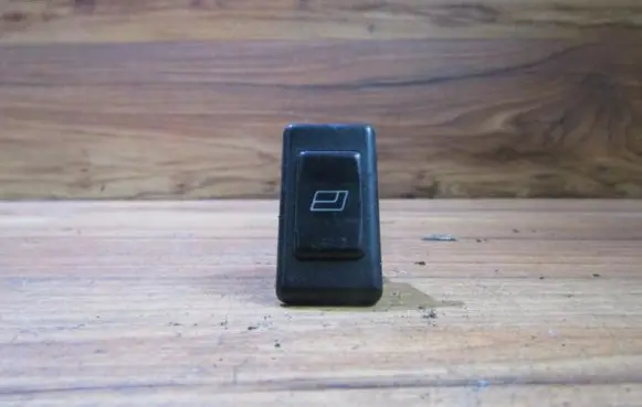 Mitsubishi Colt Electric window control switch