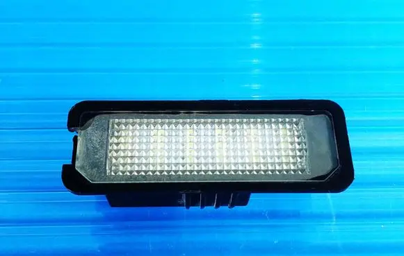 Volkswagen Golf V Number plate light 1J6943021B