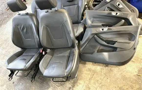 Ford Fiesta Seat set 