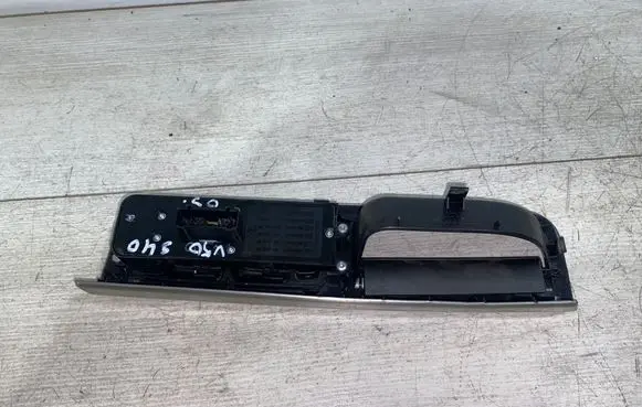 Volvo V50 Electric window control switch 65884 8679678
